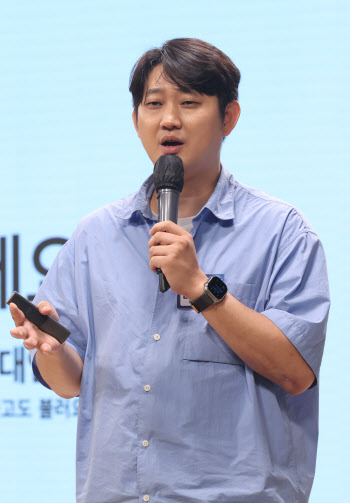 AI에 대해 발표하는 진대연 팀장