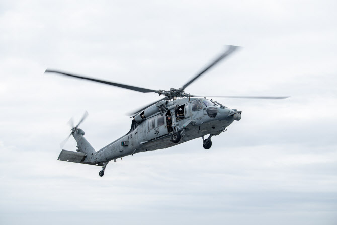  착륙 준비하는 시호크                                                                                                                                                                             