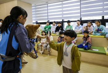 ‘8시까지 돌봄’…2학기부터 모든 초등학교서 ‘늘봄학교’ 운영