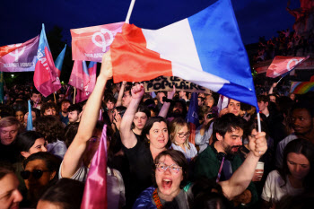 프랑스 총선 1차 투표 출구 조사서 극우정당 1위 예상