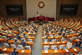 "정신 나갔다" 소리에 멈춘 국회 대정부 질문