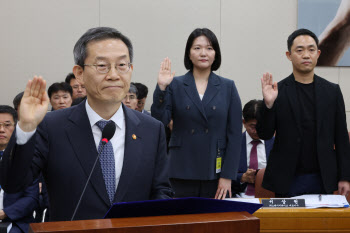 이종호 장관 "제4이통 취소, 법인 달라진 점이 중대한 요인"