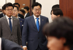 [포토]'정책조정회의 참석하는 박찬대 직무대행'                                                                                                                                                 