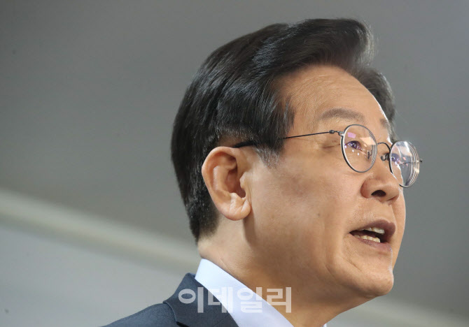 이재명, '尹 탄핵 O, X 답해달라 추경호...질문하는 능력 길러야'                                                                                                                           