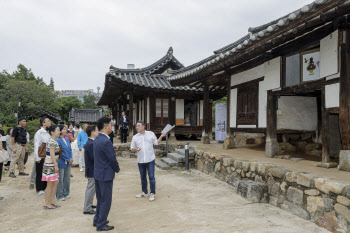 고즈넉한 한옥에서 만나는 'K-헤리티지 아트전, 반아호연'