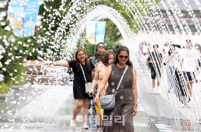 후텁지근한 더위                                                                                                                                                                                   