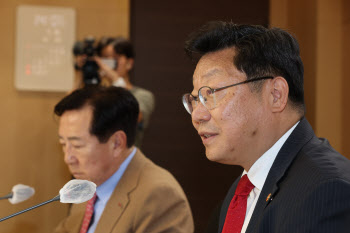 인사말하는 주형환 저고위 부위원장