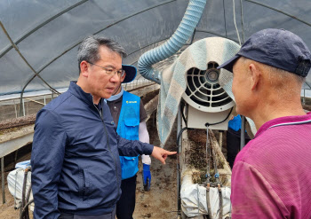 수해 피해 점검하는 박서홍 농업경제대표