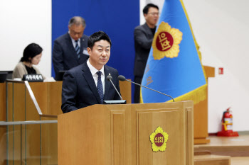 김진경 신임 경기도의장 "의회를 '소통과 협치의 전당'으로"