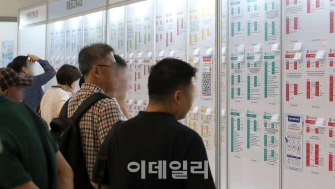 중장년층, 인생 재설계 위해 서울 중장년 일자리박람회 찾아                                                                                                                                          