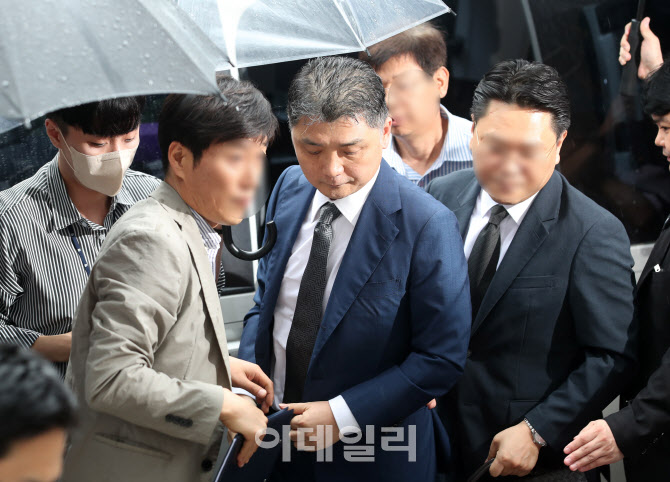 'SM 시세조종 의혹' 카카오 김범수 영장실질심사 출석                                                                                                                                      
