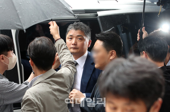 'SM 시세조종' 카카오 김범수, 구속 갈림길                                                                                                                                                