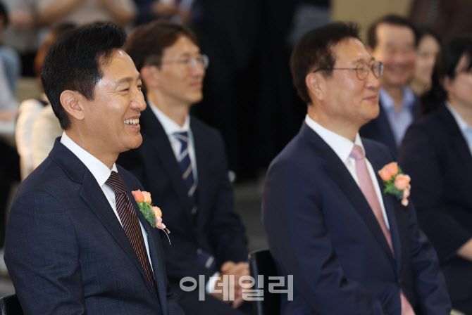 미소짓는 박성재 장관-오세훈 시장                                                                                                                                                                  