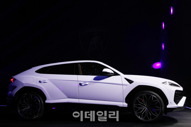 람보르기니 최초 PHEV SUV '우루스 SE' 출시                                                                                                                                               