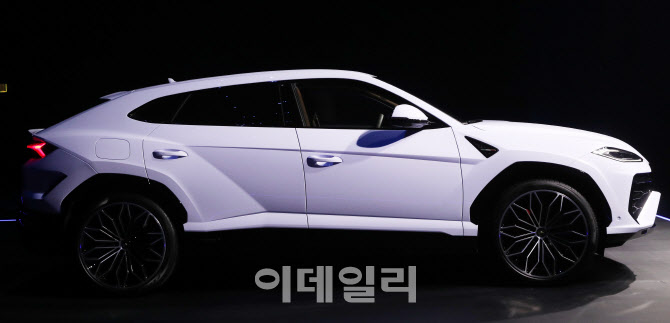 람보르기니 최초 하이브리드 SUV '우루스 SE' 출시                                                                                                                                         