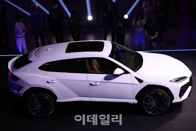 새롭게 출시된 '우루스 SE'                                                                                                                                                               