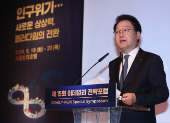 강석훈 "부산지점의 본점화?…쉽게 취할 옵션 아냐"