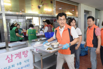 이기재 양천구청장, 삼계탕 나눔행사