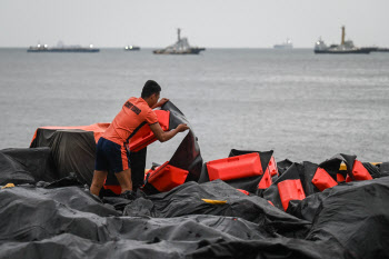 필리핀 앞바다서 유조선 침몰…“최악의 기름 유출 사고 가능성”