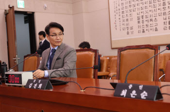 법사위, '尹 탄핵청원 2차 청문회 출석한 최재영 목사'