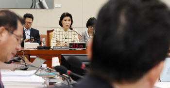 與·野 '공영방송 전쟁' 수싸움에 방통위 초유의 '0인 사태'