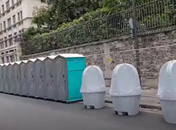 저거, 화장실? 길거리에 다닥다닥…파리 올림픽 앞둔 '궁여지책'