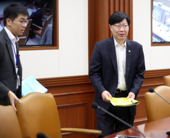 국정현안관계장관회의 참석한 김소영 금융위 부위원장