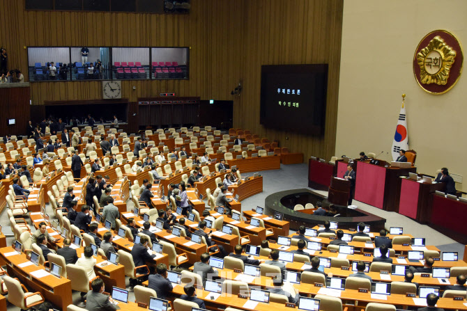 다시 시작된 무제한 토론(필리버스터)                                                                                                                                                               