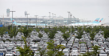 휴가철 공항 차 많은데…카셰어링 vs 발렛주차 어떤게 나을까