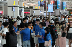 [포토]여름 휴가 여행객들로 붐비는 인천공항 출국장                                                                                                                                                       