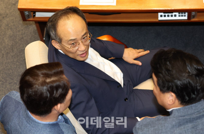 본회의, '대화하는 추경호 원내대표'                                                                                                                                                      