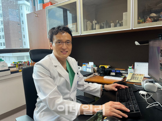 한원식 디시젠 의장 "불필요한 암치료 막는 기술로 글로벌 1위 될 것" - 뉴스 썸네일 이미지