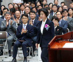 [포토] 취임식 입장하는 이숙연 대법관                                                                                                                                                                    