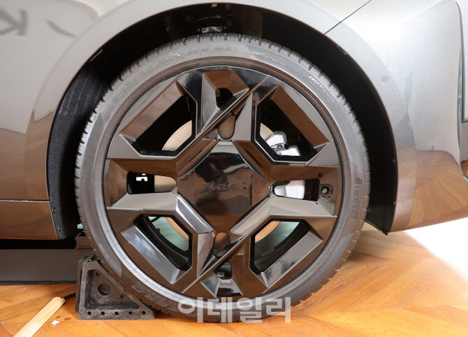 '기아 더 뉴K8'의 20인치 휠                                                                                                                                                              