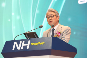 농협 창립63주년 기념사하는 강호동 회장