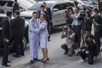 태국 국왕, 탁신 前총리 사면후 막내딸 신임 총리 승인