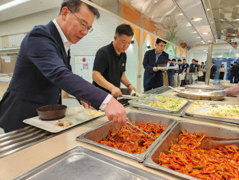 '천원의 아침밥' 참여하는 박서홍 농업경제대표