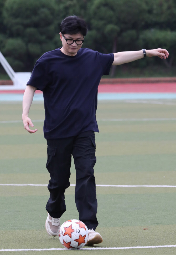  시축하는 한동훈 대표                                                                                                                                                                             