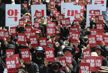 "칼 들고 찾아간다"…30개월 간 771회 악성민원인 징역형