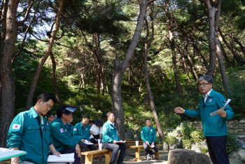 서울시민들이 사랑하는 인왕산, 생태복원 나선다