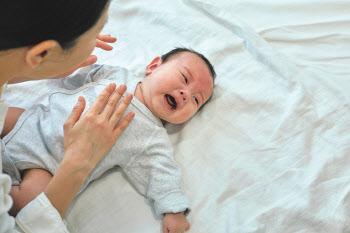 ‘탈장’ 4개월 아기도 ‘응급실 뺑뺑이’…병원 10곳서 거부했다