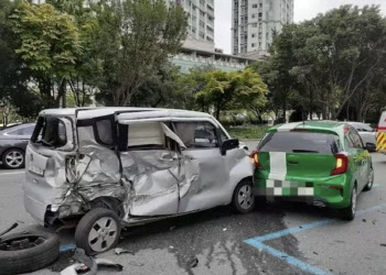 전기차 택시가 돌진해 10중 추돌사고…운전자 “급발진” 주장