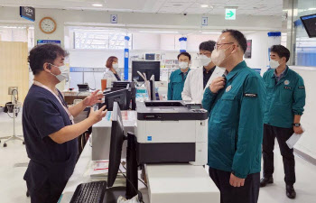 '경기도의료원 안성병원 현장 점검 나선 이한경 재난안전관리본부장'