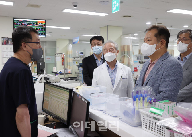 추석연휴 의료원 비상진료체계 점검하는 이상민 행안부 장관                                                                                                                                          