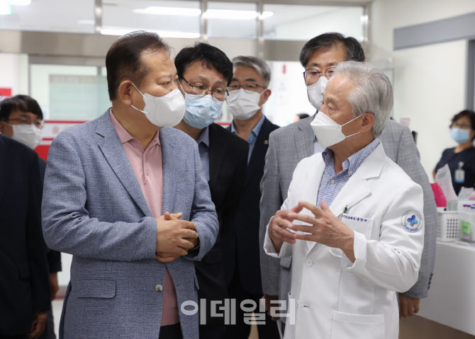 병원 비상진료체계 점검하는 이상민 행정안전부 장관                                                                                                                                                 