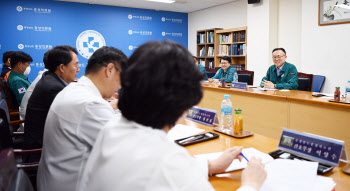 의료공백 관련 병원 역할 당부하는 이한경 행안부 재난안전관리본부장