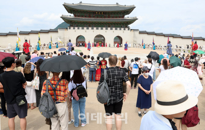 발길 사로잡는 경복궁 수문장 교대식                                                                                                                                                                