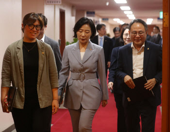 국무회의 참석하는 오영주 중기부 장관