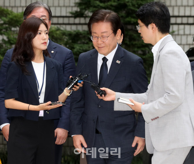  서울지법 출석하는 이재명 더불어민주당 대표                                                                                                                                                       