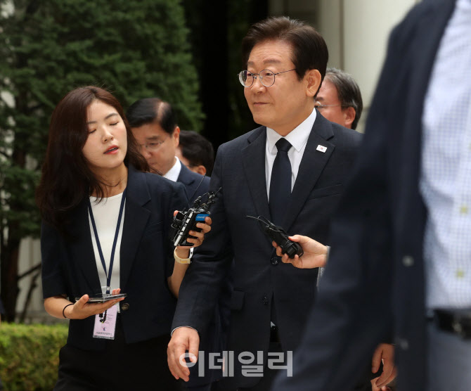  서울지법 출석하는 이재명 대표                                                                                                                                                                    